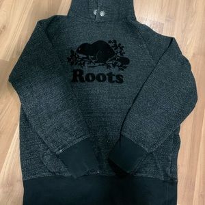 Men’s roots sweater size XS fits comfortable